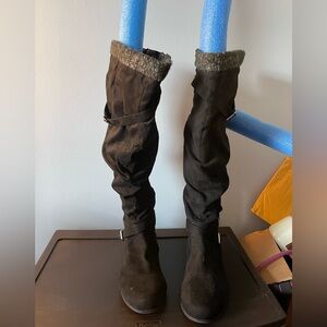 EUC Over the knee black boots with buckle and sweater top details.
